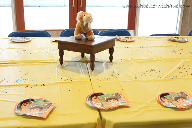 Safari birthday party / kids table decorated - So Much Better With Age