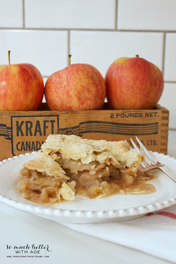 🍎🥧 Our organic Envy and Honeycrisp apples are perfect for whipping up a  warm, cozy apple pie that'll make your grandma proud. Try slicing…