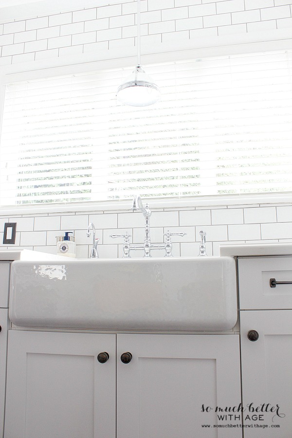 A white farmhouse sink in the kitchen.