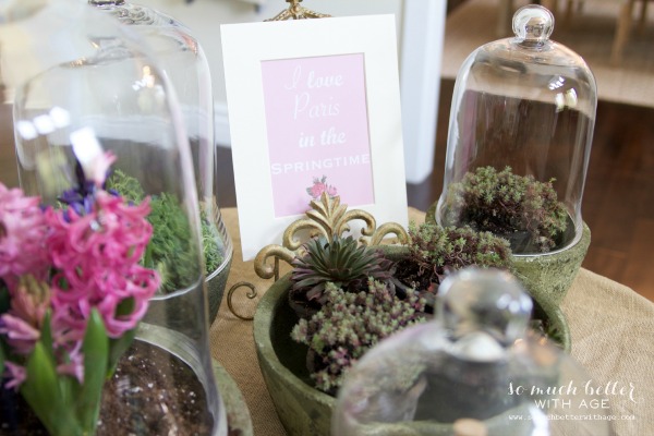 A spring vignette with terrariums and a printable.
