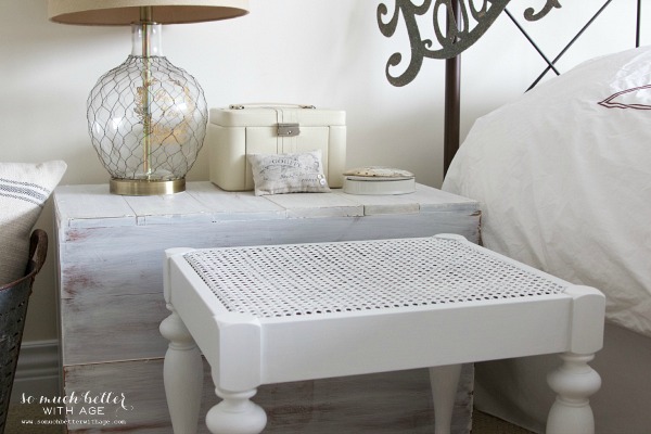 white cane bench in the bedroom.