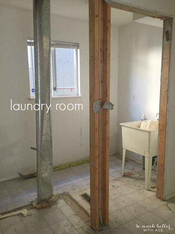 Laundry room with a tub in it.