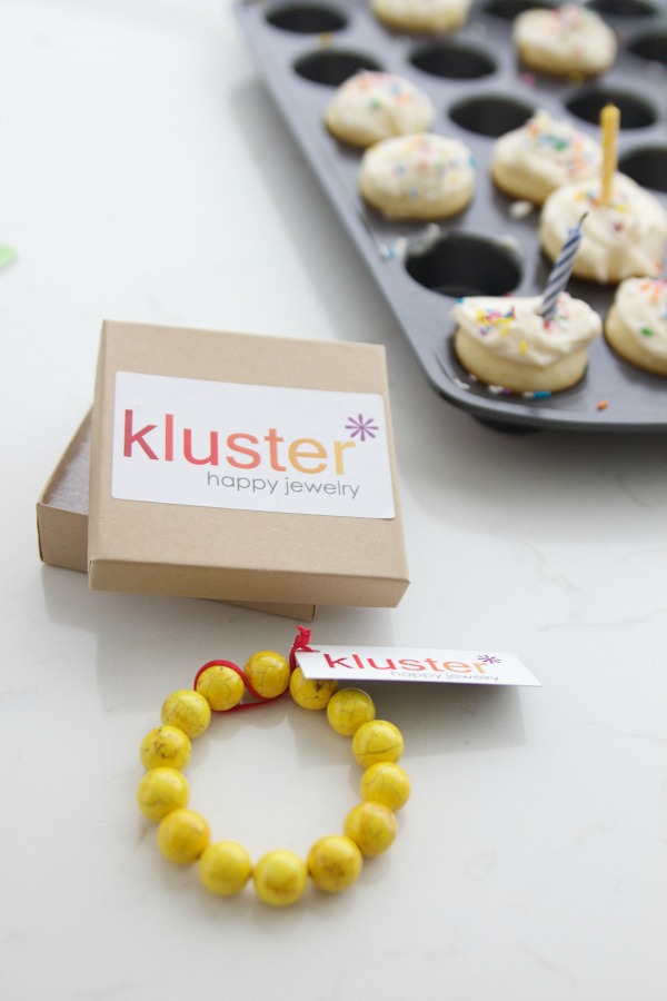 Kluster jewelery yellow beads.