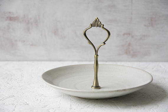 Pottery serving dish