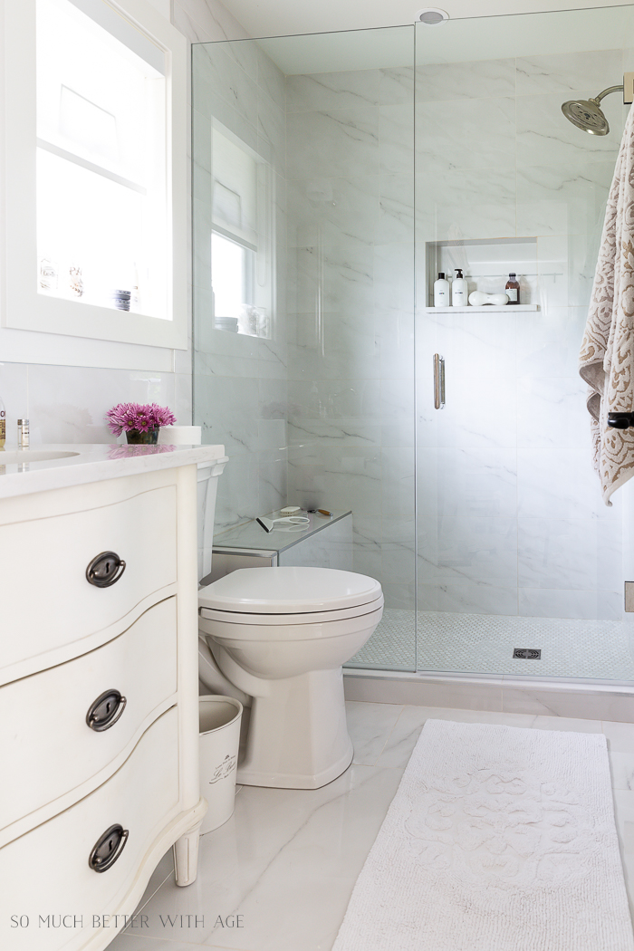 Bathroom Minimalism – How I Organize My Small Bathrooms