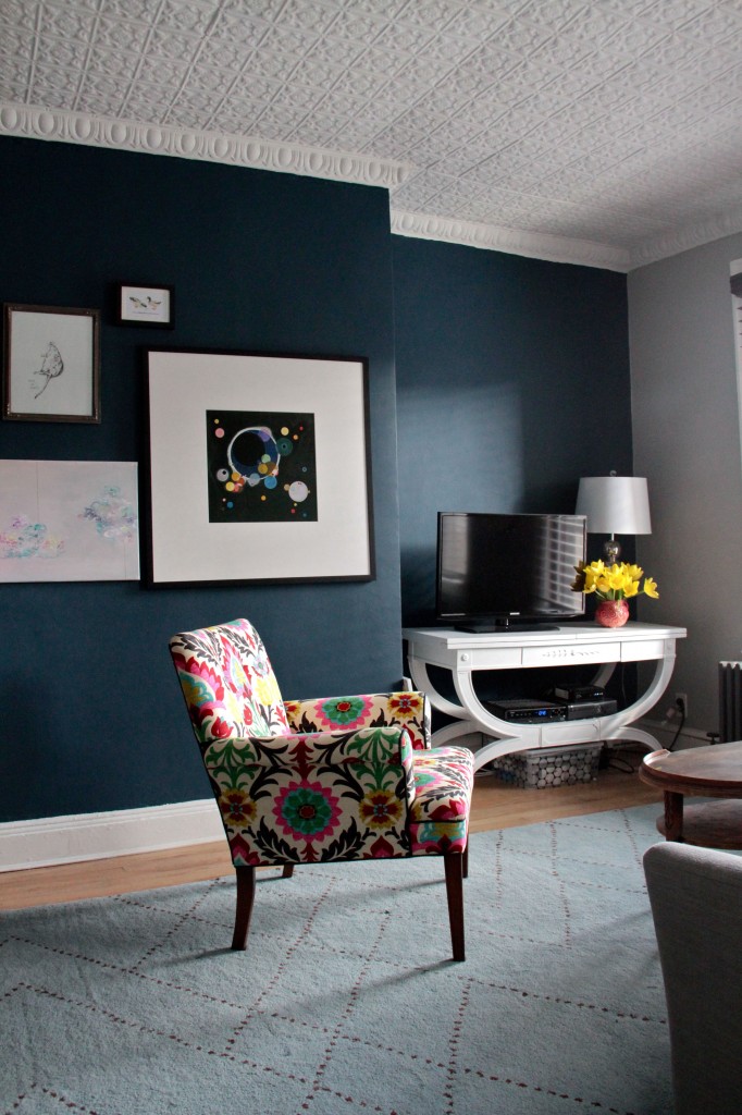 Benjamin Moore Gentleman's Gray painted on wall in living room with floral chair. 